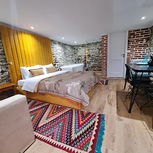 Affittacamere 70, Gjirokastër